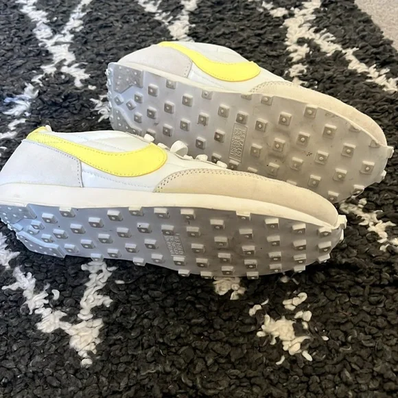 Nike Daybreak Women's Low Pale Ivory Light Citron Casual Sneakers | EUC Size 7.5 - Picture 7 of 8